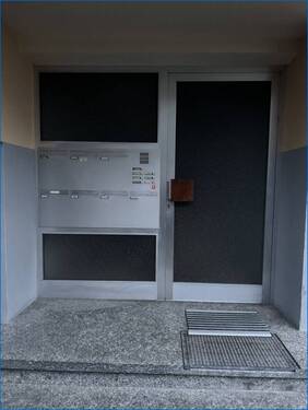 Hauseingangstüre - 1 Zimmer Etagenwohnung zum Kaufen in Radolfzell am Bodensee