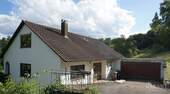 Aussenansicht - Viel Platz im Haus, viel Platz ums Haus und unverbaubare Aussicht...