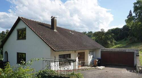 Aussenansicht - Viel Platz im Haus, viel Platz ums Haus und unverbaubare Aussicht...