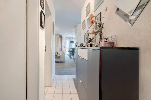 Flur - Etagenwohnung mit 74,00 m&sup2; in Mülheim an der Ruhr zum Kaufen