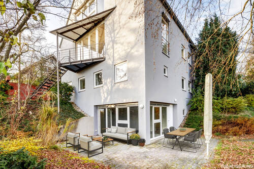 Formschöne Fassade - 5 Zimmer Mehrfamilienhaus, Wohnhaus zum Kaufen in Paunzhausen