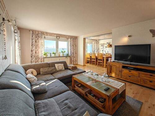 Wohnzimmer - 4 Zimmer Etagenwohnung zum Kaufen in Reutlingen