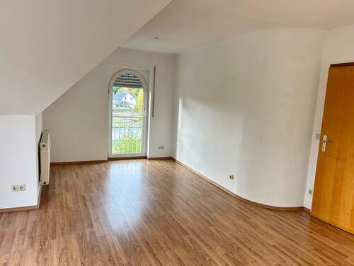 Wohnzimmeransicht III - 2 Zimmer Etagenwohnung in Chemnitz