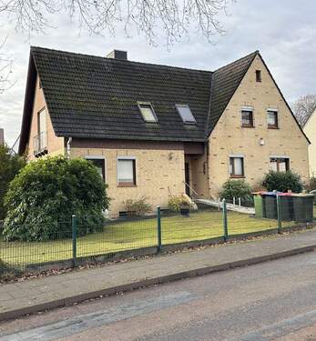 Titelbild - Doppelhaus auf großem Grundstück