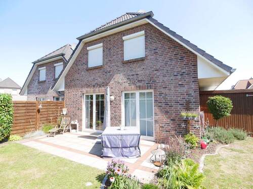 Hauansicht - Moderne Doppelhaushälfte mit Garten in ruhiger Sackgassenlage