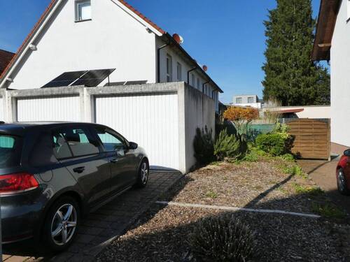 Grünstreifen neben der Garage - Reihenendhaus mit 118,00 m&sup2; in Wächtersbach zum Kaufen
