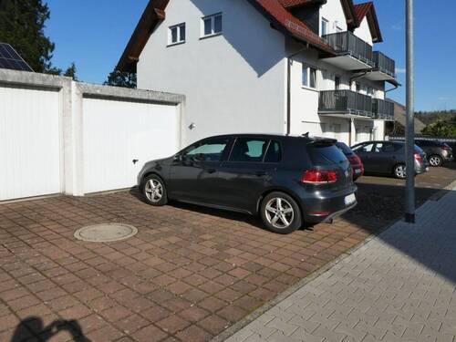 Garage mit Autostellplatz - 