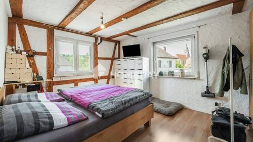 1. OG Schlafzimmer 1 - 