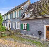 Wohnen im Grünen: Zweifamilienhaus mit eigenem Wald und vielseitiger Lagerhalle - Wuppertal Cronenberg