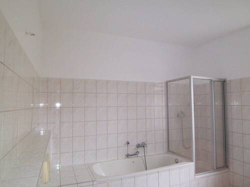 Bad2.jpg - Etagenwohnung mit 80,50 m&sup2; in Bautzen zur Miete