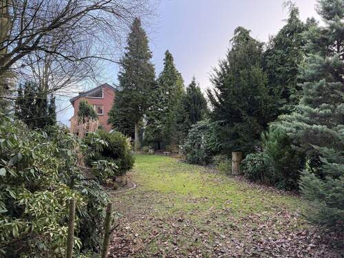 Garten mit Blick aufs Haus - 