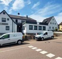 Modernisiertes Mehrfamilienhaus mit vier Wohneinheiten, Garagen und Stellplätze - Gaildorf Unterrot
