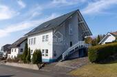 Außenansicht - Vielseitiges Einfamilienhaus mit Einliegerwohnung und Weitblick in ruhiger Lage