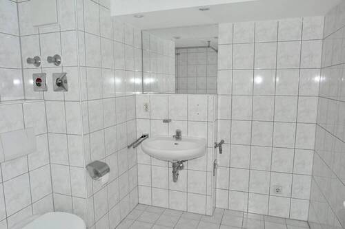 Badezimmer - 1 Zimmer Etagenwohnung in Leipzig