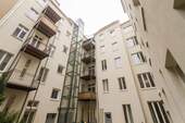 Innenhof mit Balkonen - 
