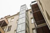 Aufzug im Innenhof - 4 Zimmer Etagenwohnung in Berlin