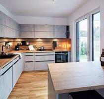 NEUE MUSTERWOHNUNG! 3-Zi.-Eck-Whg.,Tageslichtbad, EBK, Gäste-WC! Sie erhalten sogar den KfW-Zuschuss in Höhe von 26.250€! - Nürnberg Laufamholz