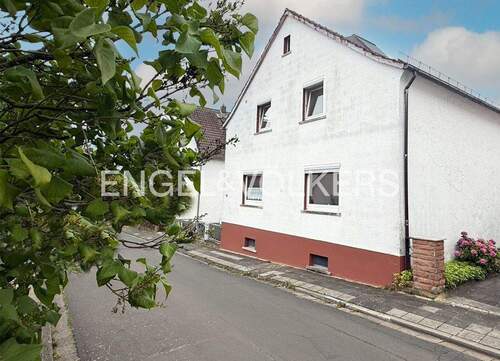 Hausansicht Straße - 3 Zimmer Einfamilienhaus zum Kaufen in Bad Nauheim