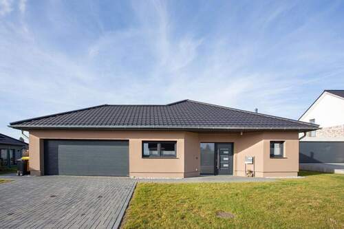 Musterhaus - Neubau-Bungalow auf großzügigem Grundstück