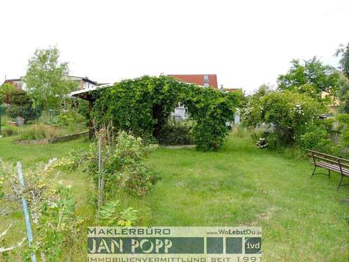 Blick in den Garten - 5 Zimmer Einfamilienhaus zum Kaufen in Greiz
