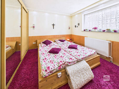 Schlafzimmer 1/3 - 