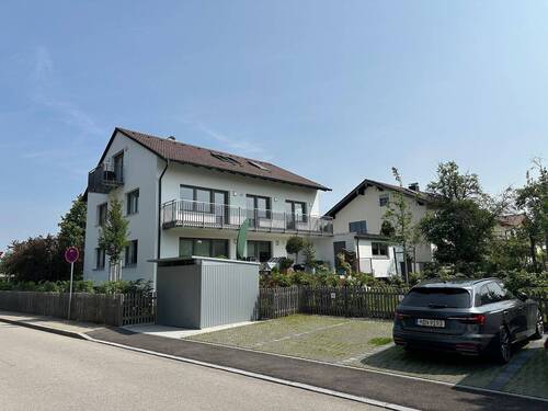 Mehrfamilienhaus von Außen - 