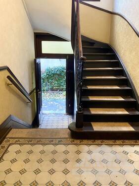 Treppenhaus - Mehrfamilienhaus, Wohnhaus in Frankfurt am Main zum Kaufen