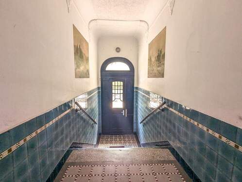 Hauseingang - 3 Zimmer Etagenwohnung zum Kaufen in Leipzig