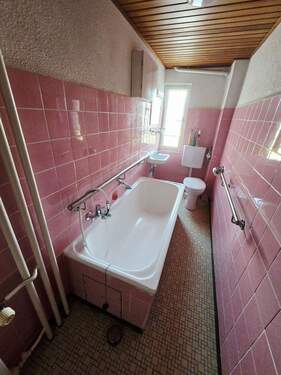 Erdgeschoss / Bad - Mehrfamilienhaus, Wohnhaus mit 250,00 m&sup2; in Waltenhofen zum Kaufen