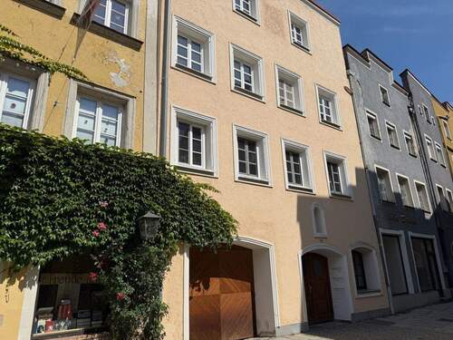 Außenansicht - 9 Zimmer Mehrfamilienhaus, Wohnhaus zum Kaufen in Burghausen
