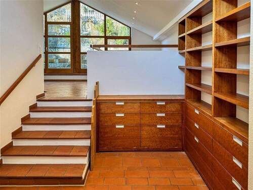 Wohnzimmer/Galerie 3. OG - 9 Zimmer Mehrfamilienhaus, Wohnhaus in Burghausen