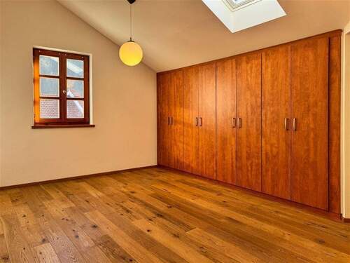 Schlafzimmer (rechts) mit Kleiderschrank 3. OG - 