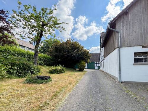 Einfahrt - 8 Zimmer Einfamilienhaus in Morsbach / Steimelhagen