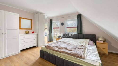 1. OG Schlafzimmer 1 2 - 