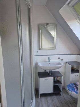 Bad mit Dusche im KiZi 2 - 