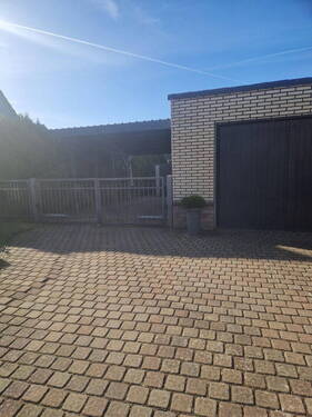 Carport und Garage - 4 Zimmer Einfamilienhaus in Niederndodeleben