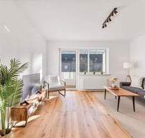 Hochwertig sanierte 2-Zimmer-Wohnung in Augsburg-Lechhausen mit Balkon, Dachspeicher Keller