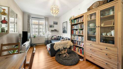 Wohnzimmer 1 - Komfortable 3-Zimmer-Wohnung mit Loggia in beliebter Umgebung