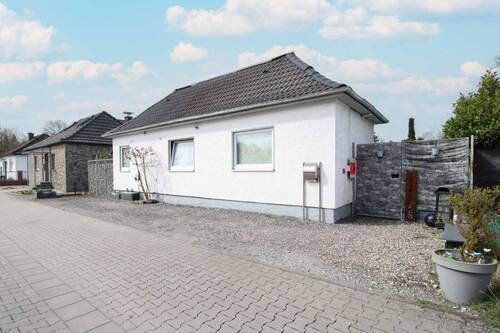 01 Haus - Einfamilienhaus mit Terrasse und Garage in Rheda