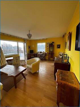 Blick ins Wohnzimmer - 