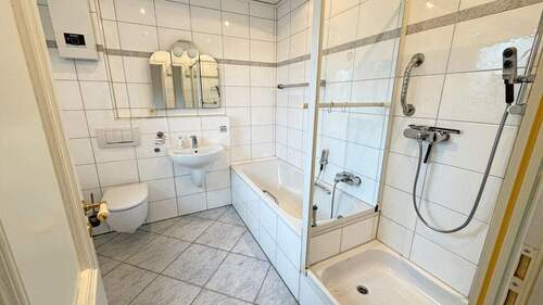 Badezimmer Erdgeschoss - 