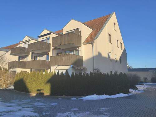 Wohngebäude Süd/West - Helle Dachgeschosswohnung mit Balkon und TG-Stellplatz