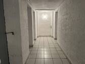 Flur im Keller - 