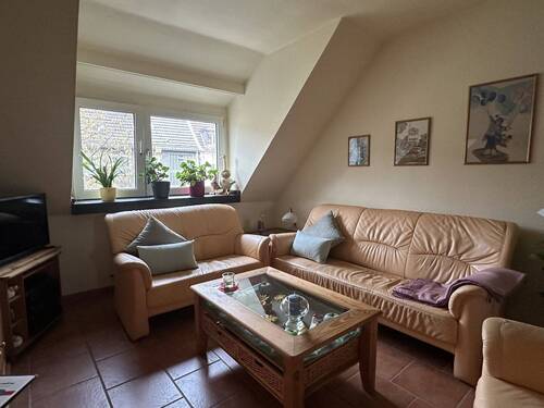 Wohnzimmer im Dachgeschoss - 1 Zimmer Mehrfamilienhaus, Wohnhaus in Recklinghausen