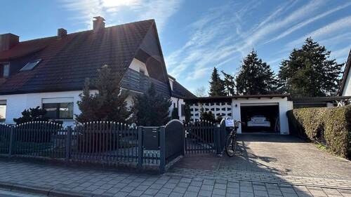 Ansicht und Garage - 