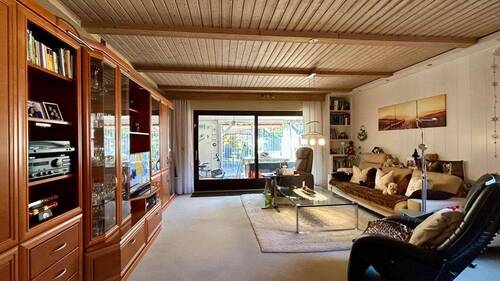 Wohnzimmer - 4 Zimmer Doppelhaushälfte zum Kaufen in Erlangen