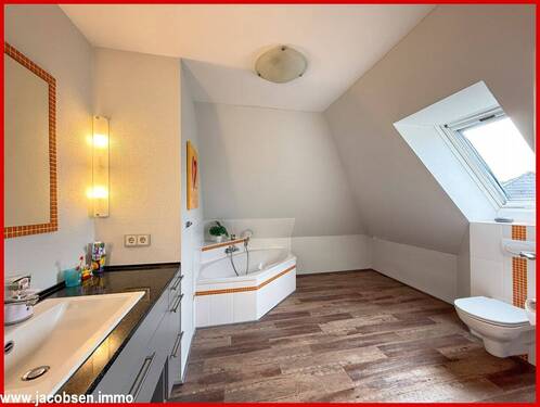 Dachgeschoss Badezimmer - 