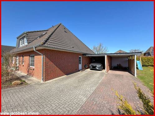 Südostansicht mit Doppelcarport - 8 Zimmer Einfamilienhaus in Jübek