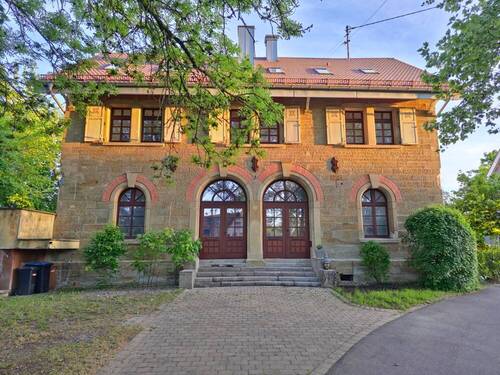 Außen - Historischer Bahnhof mit einzigartigem Charme