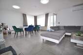 Wohn-/Esszimmer - 